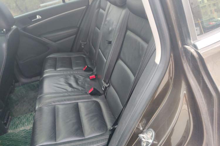 Used Volkswagen Tiguan 2016 300TSI Automatic All-Wheel Drive Luxury Edition Left Rear Seat