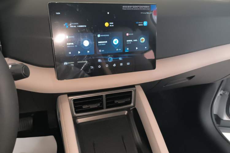 Used BYD Yuan UP 2024 401 km Active Version Audio And AC Panel