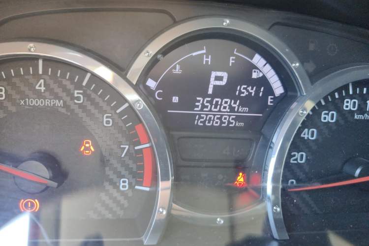 Used Suzuki Jimny 2015 1.3 AT Mode3 Navigation Edition Odometer Close Up