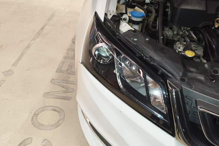 Used Geely Auto Emgrand 2017 Sedan Million Edition 1.5L Manual - Upward Version Right Front Headlight