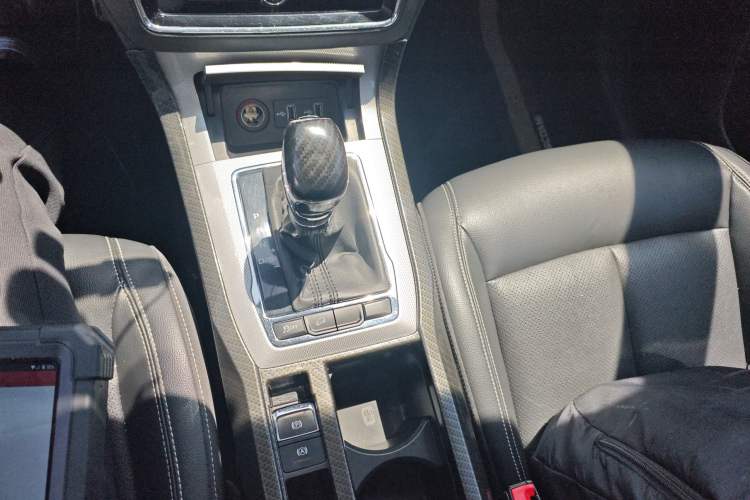 Used Roewe RX5 2016 20T Two-Wheel Drive Automatic Internet Smart Edition