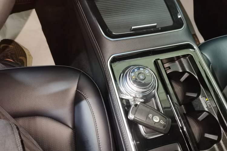 Used Ford Edge 2021 PLUS EcoBoost 245 Two-Wheel-Drive Elite 5-Seater Gear Lever