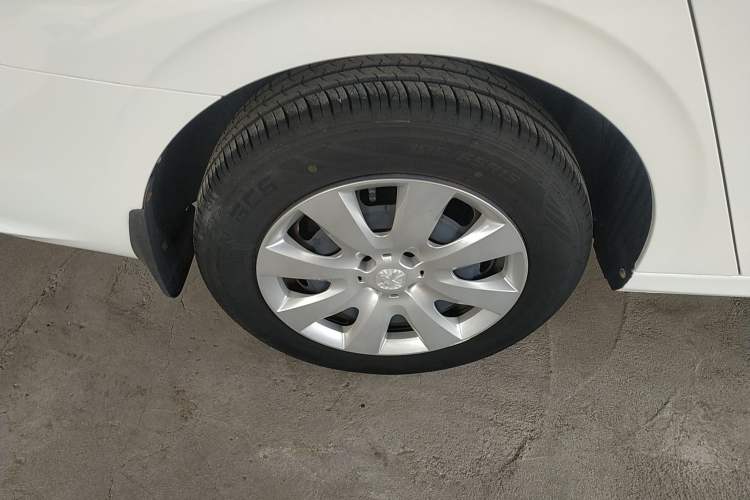 Used Peugeot 301 2016 1.6L Manual Comfort Edition Right Rear Wheel Hub