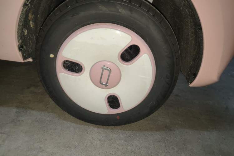 Used Bestune Pony 2026 Model 222km Cute Horse Right Front Wheel Hub