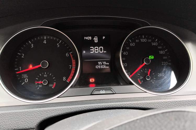 Used Volkswagen Golf 2016 1.6L Automatic Fashion Model