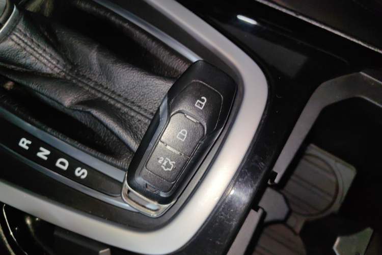 Used Ford Edge 2016 EcoBoost 245 Two-Wheel-Drive Titanium 7-Seater
