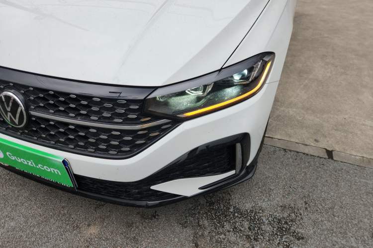 Used Volkswagen Lavida 2023 1.5L Automatic Starry Sky 5 Million Edition Left Front Headlight