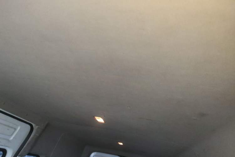 Used SAIC MAXUS Xintu V80 2021 2.0T PLUS Manual All-Around King Long Wheelbase Mid-Roof Variant with 6/7/8/9 Seats Headliner