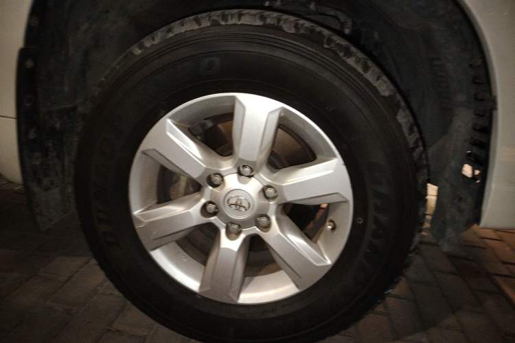 Used Toyota Prado 2017 2700 VX Nine Airbags Underbody Mount – Middle East Version Right Front Wheel Hub