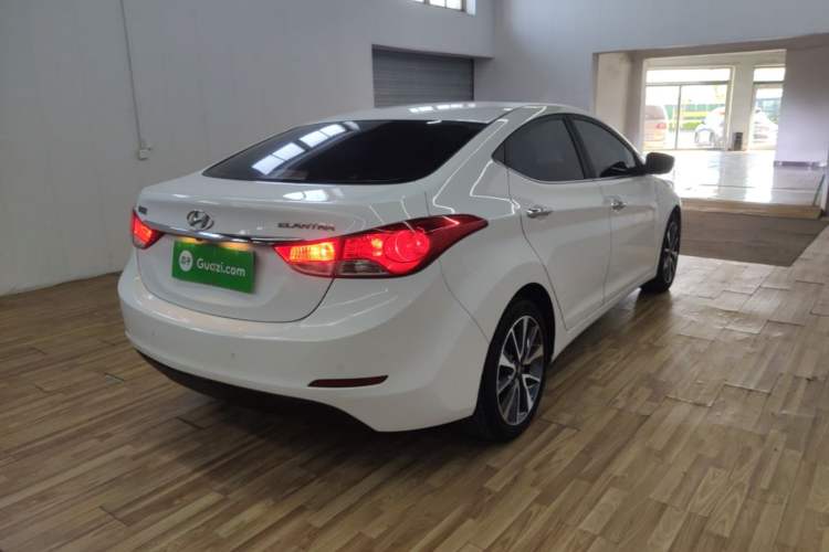 Used Hyundai Elantra (5th Generation / Langdong) 2015 1.6L Automatic Luxury Model Rear Right 45 Deg