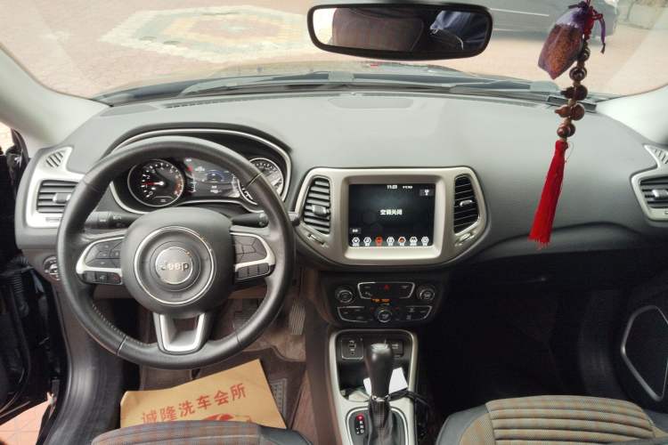 Used Jeep Compass 2017 200T Automatic Family Edition Audio And AC Panel