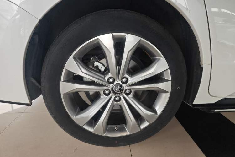 Used Toyota SIENNA 2023 2.5L Hybrid Deluxe Edition