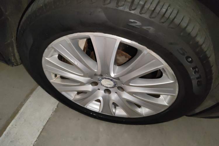 Used Mercedes-Benz S-Class 2014 S 400 L Prestige Edition Right Front Wheel Hub