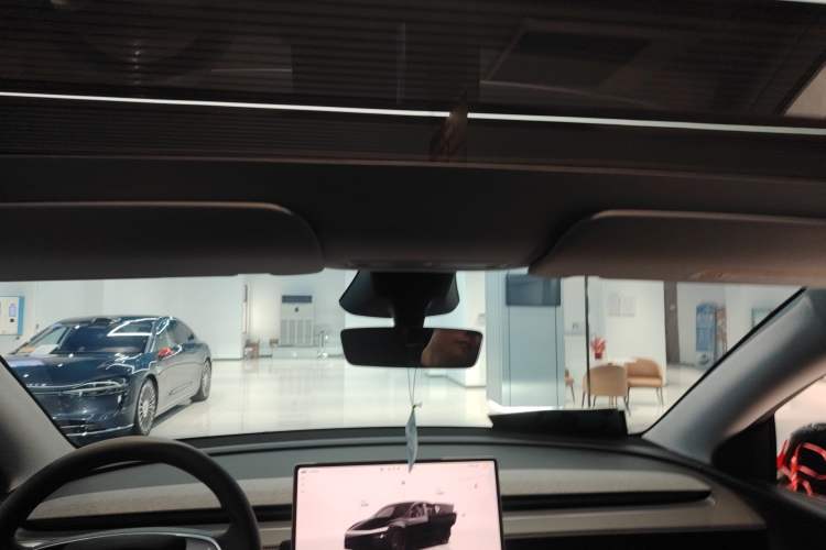 Used Tesla Model Y 2025 Rear-Wheel-Drive Version Headliner