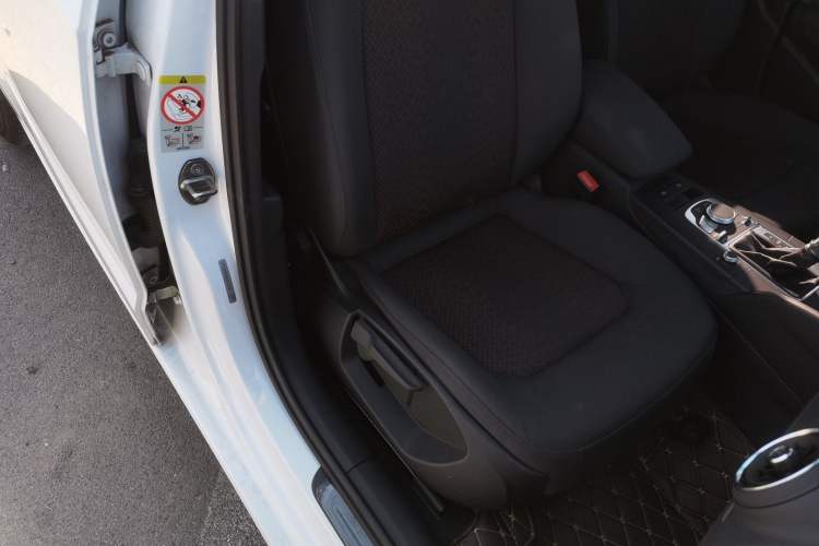 Used Audi A3 2020 Sportback 35 TFSI Ambition China VI Right Front Seat