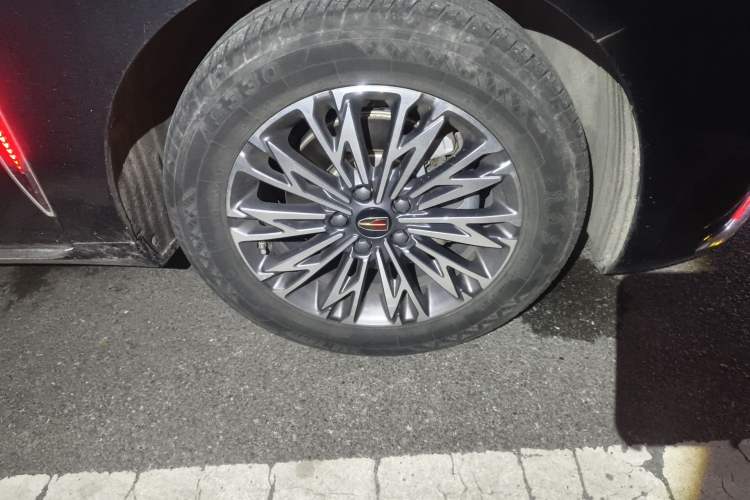 Used Hongqi H5 2024 1.5T DCT Smart Connect Flagship Edition Right Front Wheel Hub