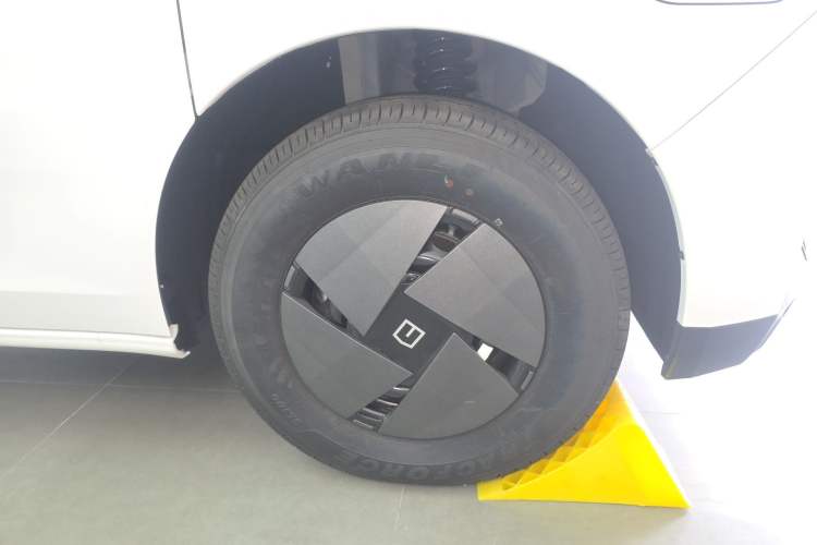 Used Farizon Super VAN 2025 Model, Zhifu Edition, Mid-axle Medium-roof, 83 kWh Right Front Wheel Hub