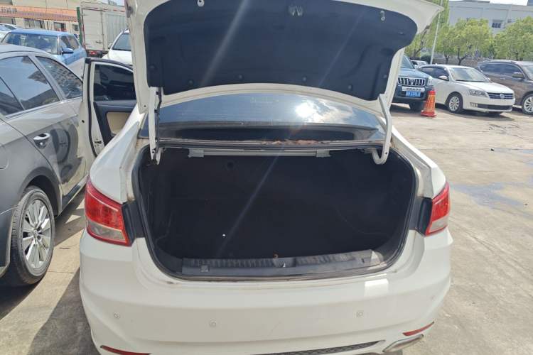 Used Haima Fumei 2016 1.6L Manual Prestige Model Upgrade Trunk