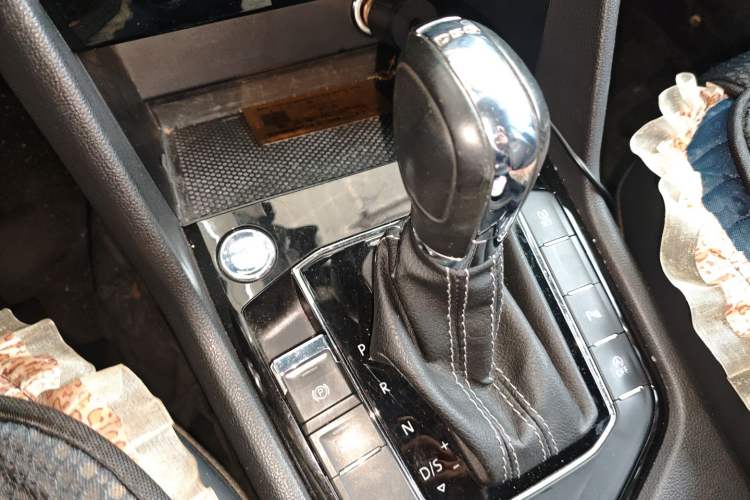 Used Volkswagen Tharu 2019 280TSI Two-Wheel Drive R-Line China V Standard Gear Lever