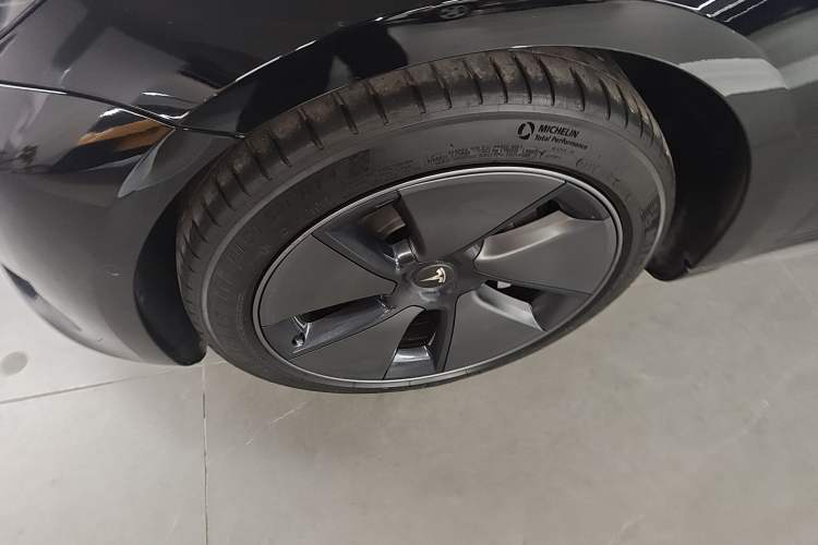 Used Tesla Model 3 2022 Rear-Wheel-Drive Version Left Front Wheel Hub