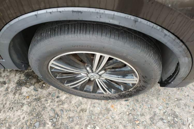 Used Volkswagen Tiguan L 2017 380TSI Automatic All-Wheel-Drive Luxury Edition Right Front Wheel Hub