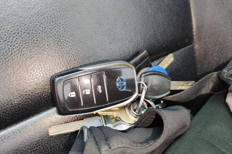 Used Toyota Corolla 2016 Dual-Engine 1.8L E-CVT Leading Edition
