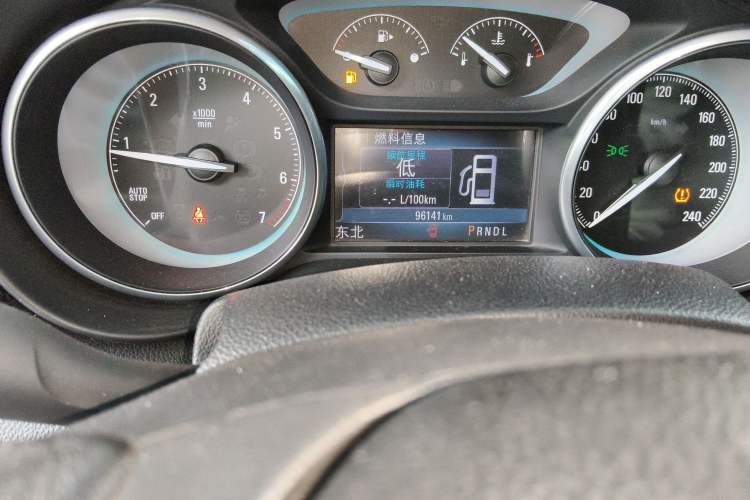 Used Buick Envision 2014 28T Four-Wheel Drive Elite Model Odometer Close Up