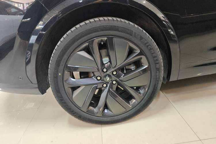 Used Li Auto L7 2023 Max model Right Rear Wheel Hub