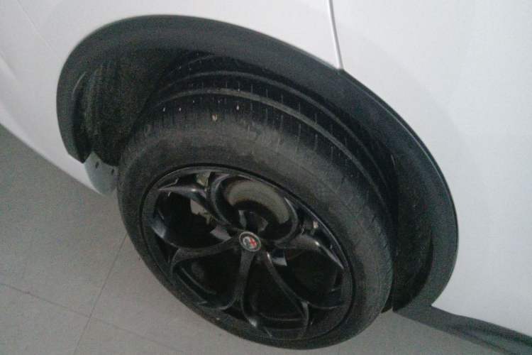 Used Alfa Romeo Stelvio 2017 2.0T 200HP Elite Edition Right Rear Wheel Hub