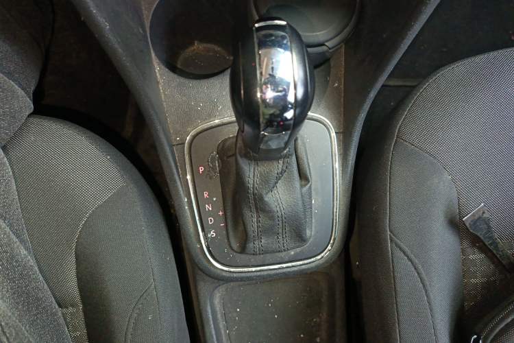 Used Volkswagen Polo 2014 1.6L Automatic Comfort Edition Gear Lever