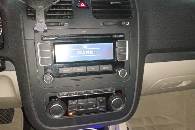 Used Volkswagen Sagitar 2011 1.4 TSI Automatic Luxury Edition
