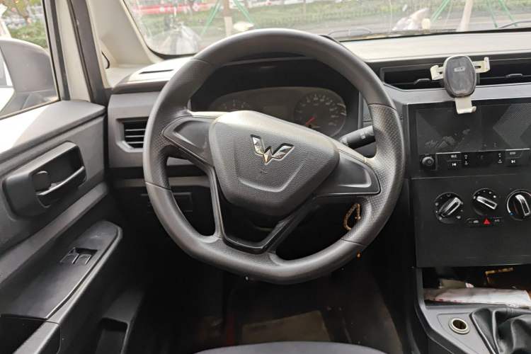 Used Wuling Hongguang PLUS 2019 1.5T Manual Standard Edition 5 Seats