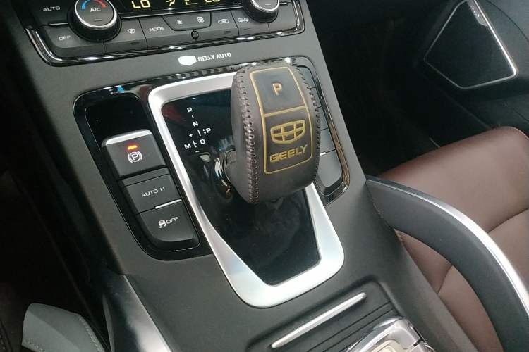 Used Geely Auto Emgrand X7 Sport 2022 1.8TD DCT Zhiya Trim Gear Lever