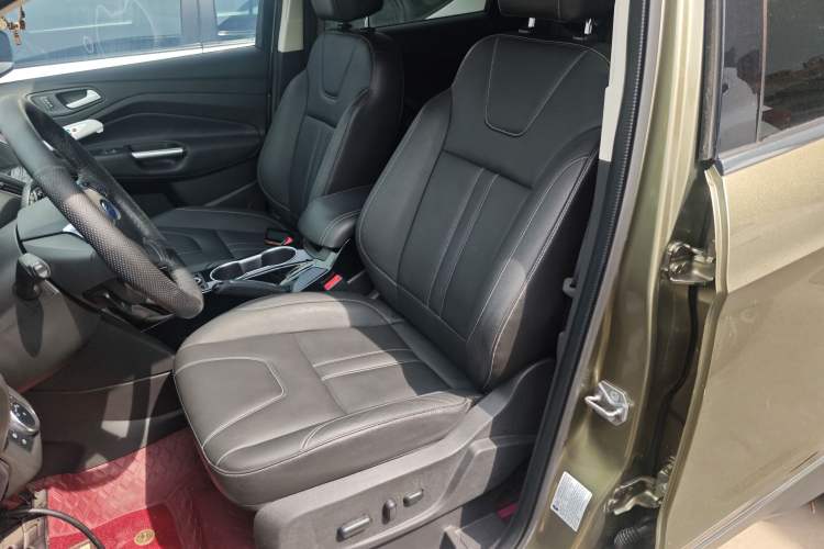 Used Ford Kuga 2015 2.0L GTDi Four-Wheel-Drive Sport Model Left Front Seat