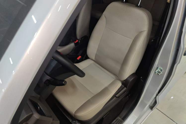 Used Wuling Hongguang V 2022 1.5L Jingqu Edition Electric-Assist LAR Left Front Seat