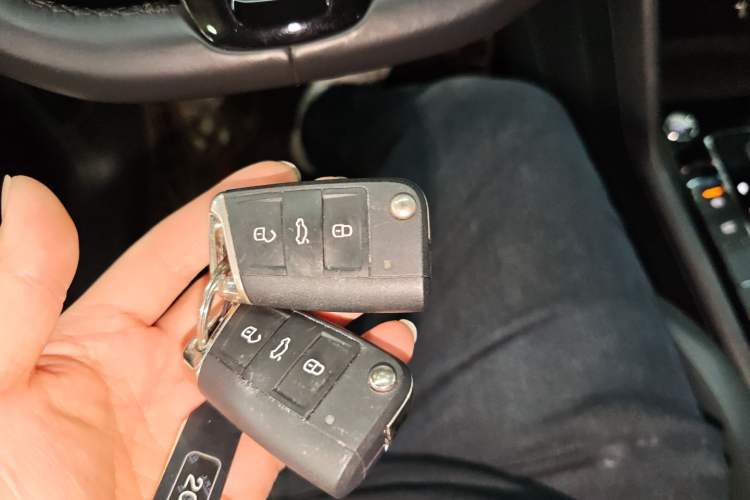 Used Volkswagen Tiguan L 2019 Updated Version 330TSI Automatic Two-Wheel Drive Panoramic Comfort Edition China VI Standard Vehicle Key