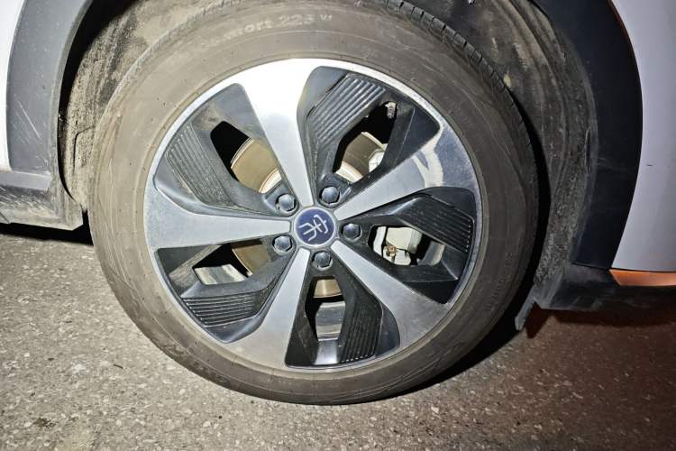 Used BYD Song PLUS New Energy 2021 DM-i 110KM Flagship PLUS Right Front Wheel Hub