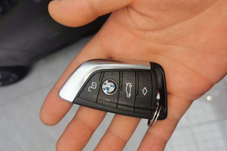 Used BMW 3 Series 2025 330Li M Sport Shadowline Package Vehicle Key