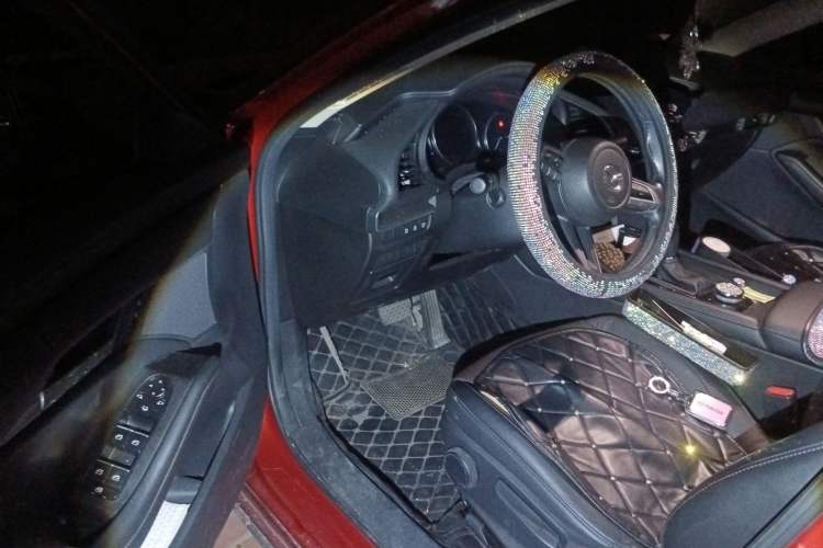 Used Mazda 3 Axela 2020 1.5L Automatic Luxury Version Driver Seat