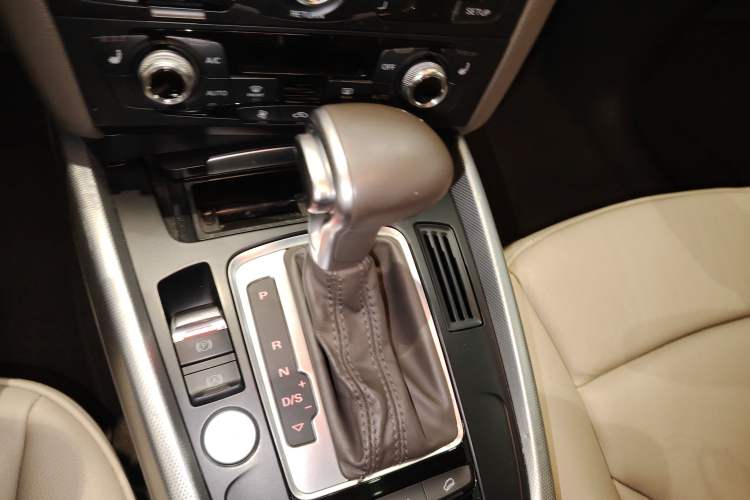 Used Audi Q5 2015 40 TFSI Technology Edition Gear Lever