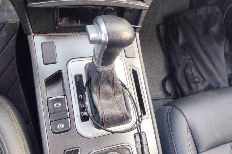 Used Haval H6 Coupe 2018 Red-Label 1.5T Automatic Two-Wheel Drive Ultra-Luxury Model Gear Lever