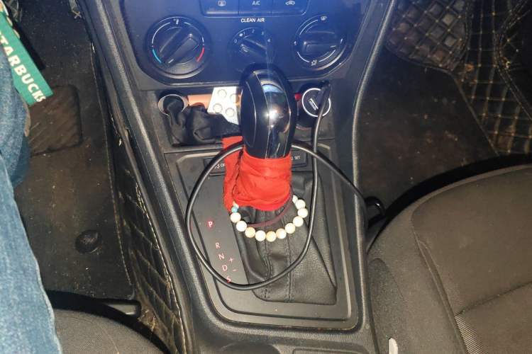 Used Volkswagen Gran Lavida 2017 1.6L Automatic Fashion Edition Gear Lever