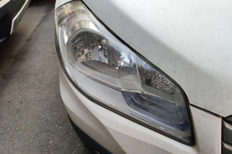 Used Suzuki S-Cross 2014 1.6L CVT Two-Wheel Drive Entry Model Right Front Headlight