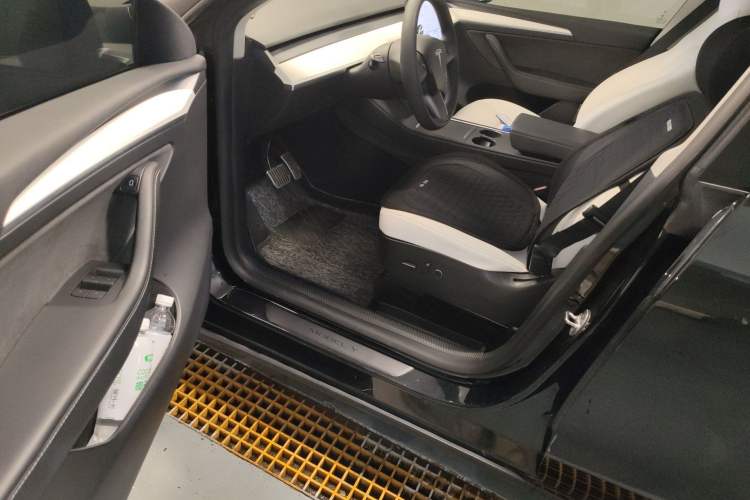 Used Tesla Model Y 2021 Standard Range Rear-Wheel Drive Version Driver Seat