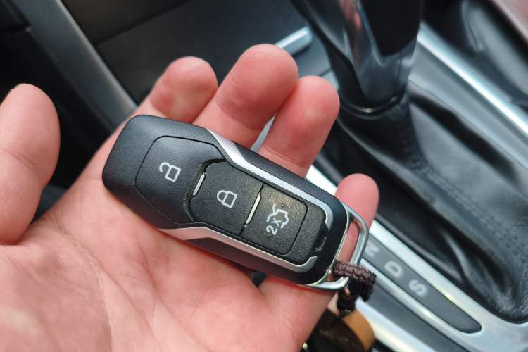 Used Ford Edge 2015 2.0T GTDi 4x4 High-Grade Model
