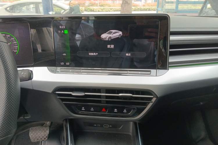 Used Volkswagen Lamando 2023 Lavida L 280TSI DSG Cool & Spicy Edition Audio And AC Panel