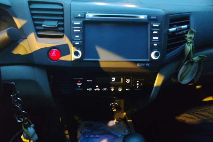 Used Honda Civic 2013 10th Anniversary 1.8L Automatic Luxury Edition Audio And AC Panel