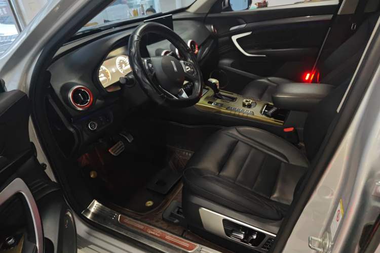 Used Wey VV7 2017 2.0T Flagship Model Driver Seat