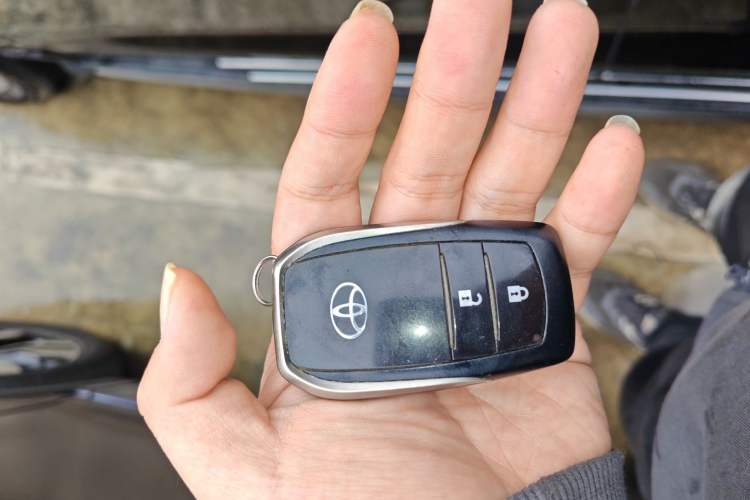 Used Toyota Highlander 2018 2.0T Four-Wheel Drive Luxury Edition 7 Seats China V Emission Standard
