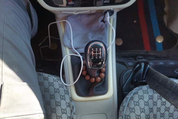 Used Jinbei New Hiace X30L CNG 2023 70L CNG Wealth Edition 6/7-seater Bus Non-Air-Conditioned Model SWCC15M